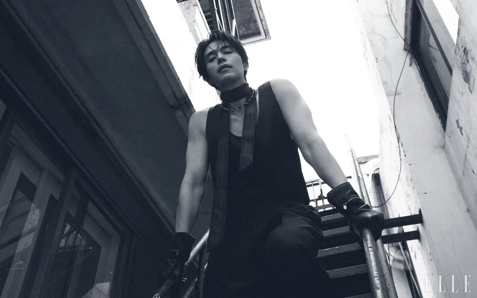 Lee Dong Wook and Kim Hye Jun during a promotional photoshoot for A Shop for Killers Season 2.