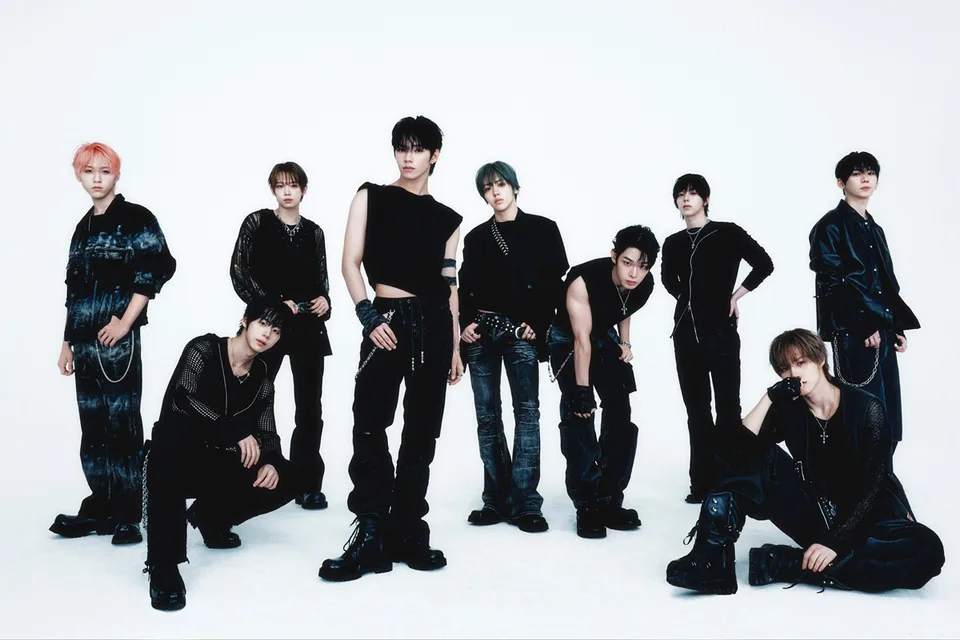 AHOF members posing for promotional images ahead of the release of "RUN TO YOU."