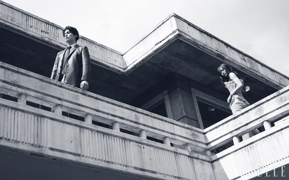 Lee Dong Wook and Kim Hye Jun posing together for an ELLE Korea photoshoot.