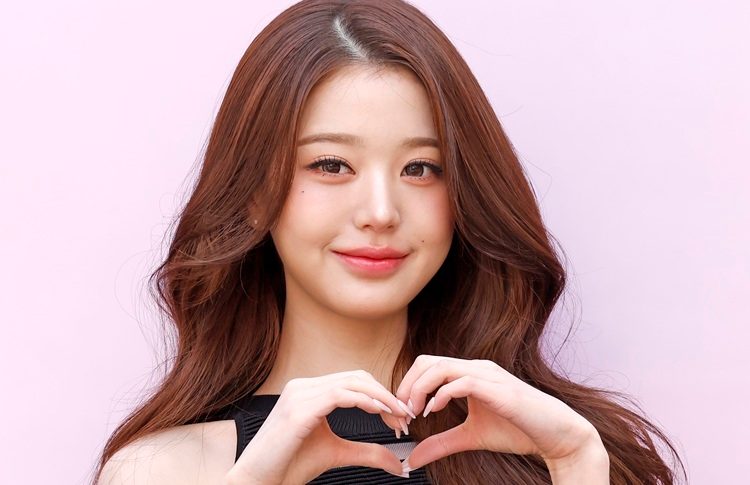 Jang Wonyoung Named “AAA 2026” MC for Sixth Straight Year