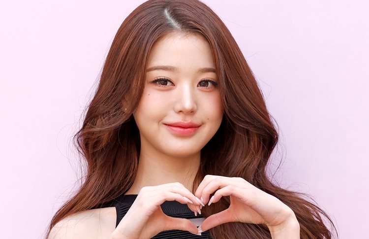 Jang Wonyoung Named “AAA 2026” MC for Sixth Straight Year