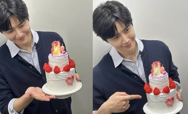 Kim Seon-ho thanked fans after posting birthday celebration photos during his Asia tour.