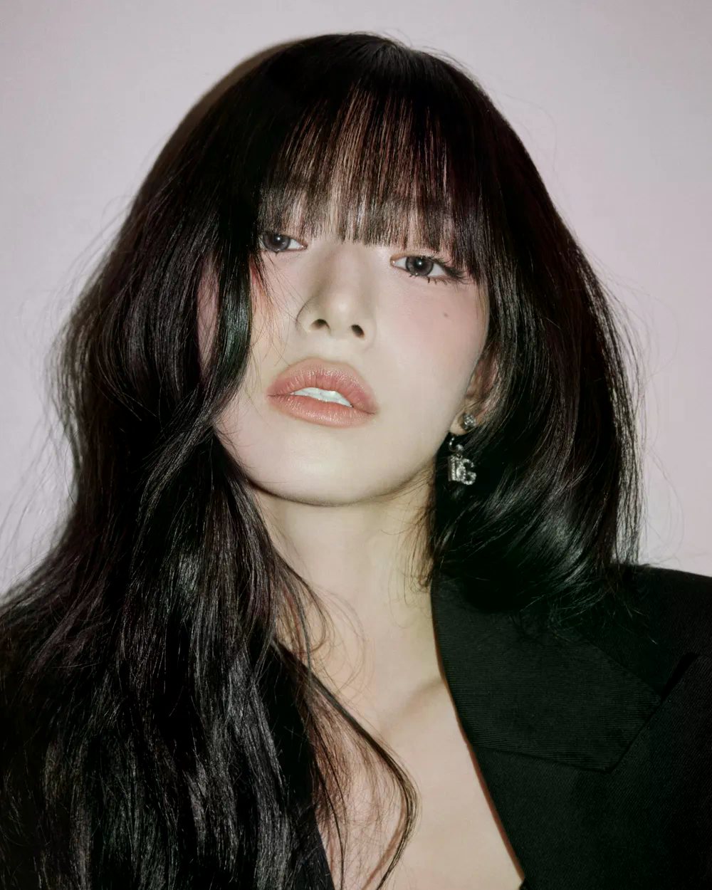 fromis_9 member Lee Chaeyoung was unable to attend scheduled university festival performances due to health concerns.